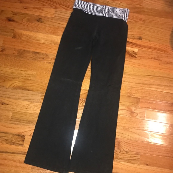 Yoga pants 🖤🖤 - Picture 1 of 5